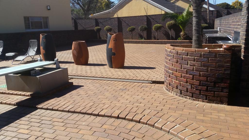 African Phoenix Guest Lodge Johannesburg Exterior foto