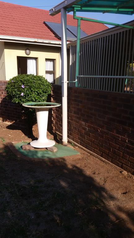 African Phoenix Guest Lodge Johannesburg Exterior foto