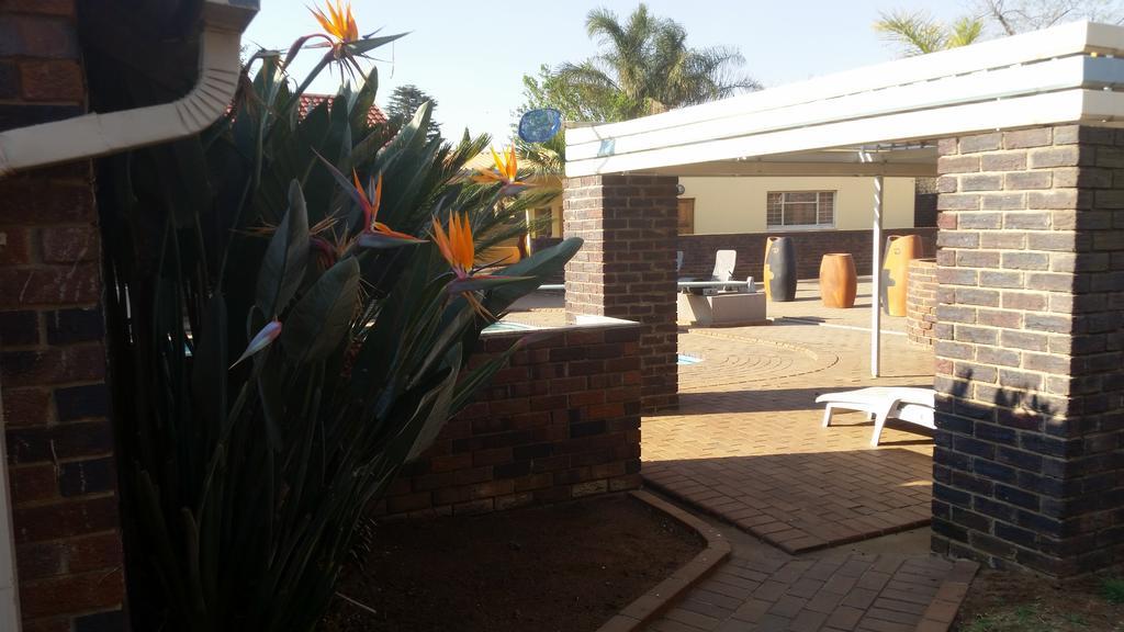 African Phoenix Guest Lodge Johannesburg Exterior foto