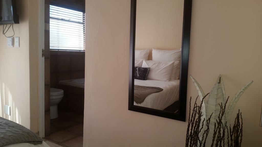 African Phoenix Guest Lodge Johannesburg Exterior foto