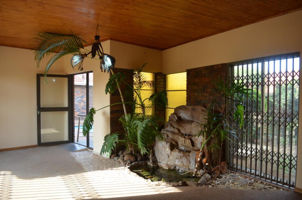 African Phoenix Guest Lodge Johannesburg Exterior foto
